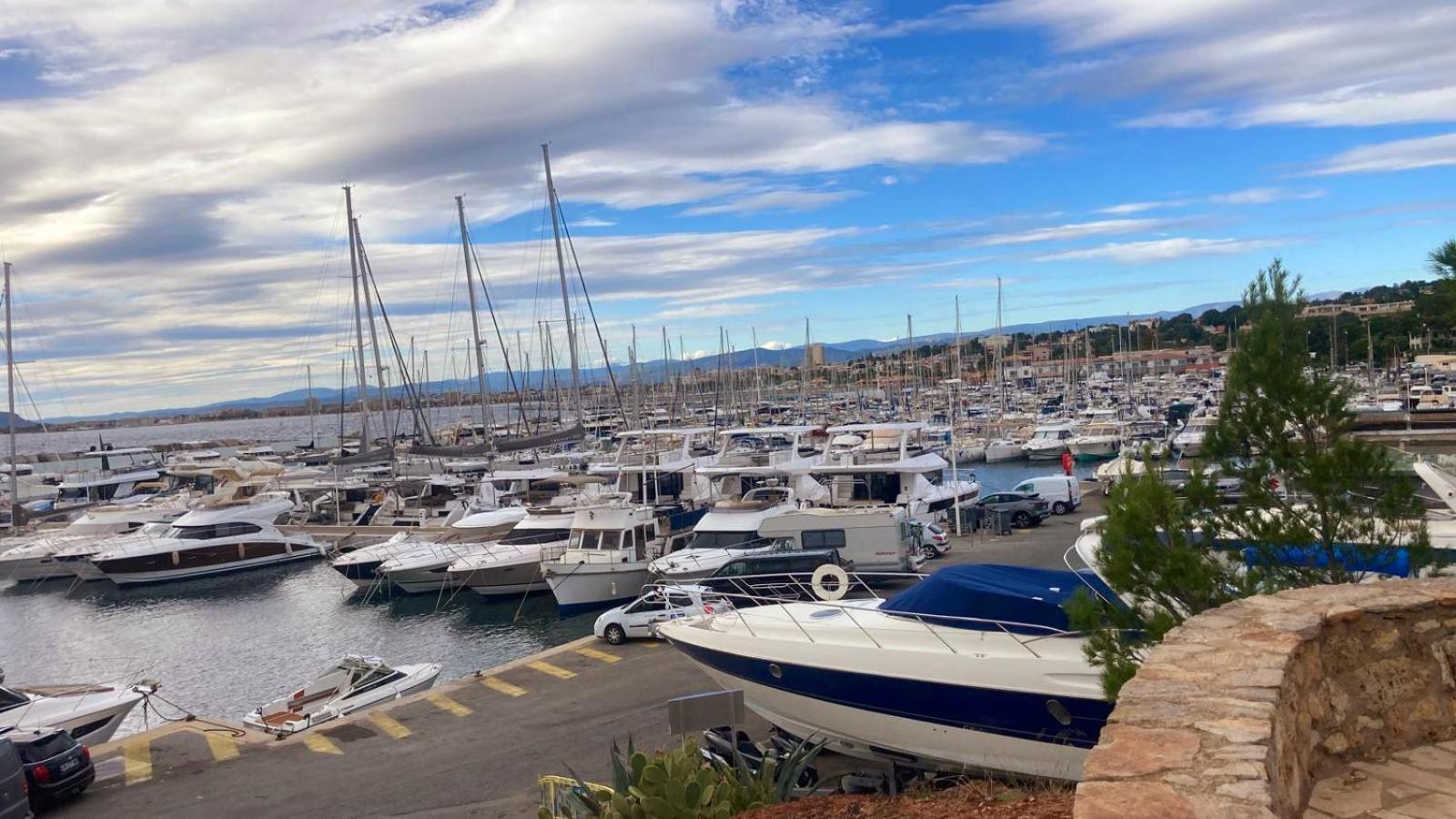 Appartamento Balcon, Parking, Piscine Et Clim' A 2 Pas Du Port Santa Lucia Saint-Raphaël Esterno foto