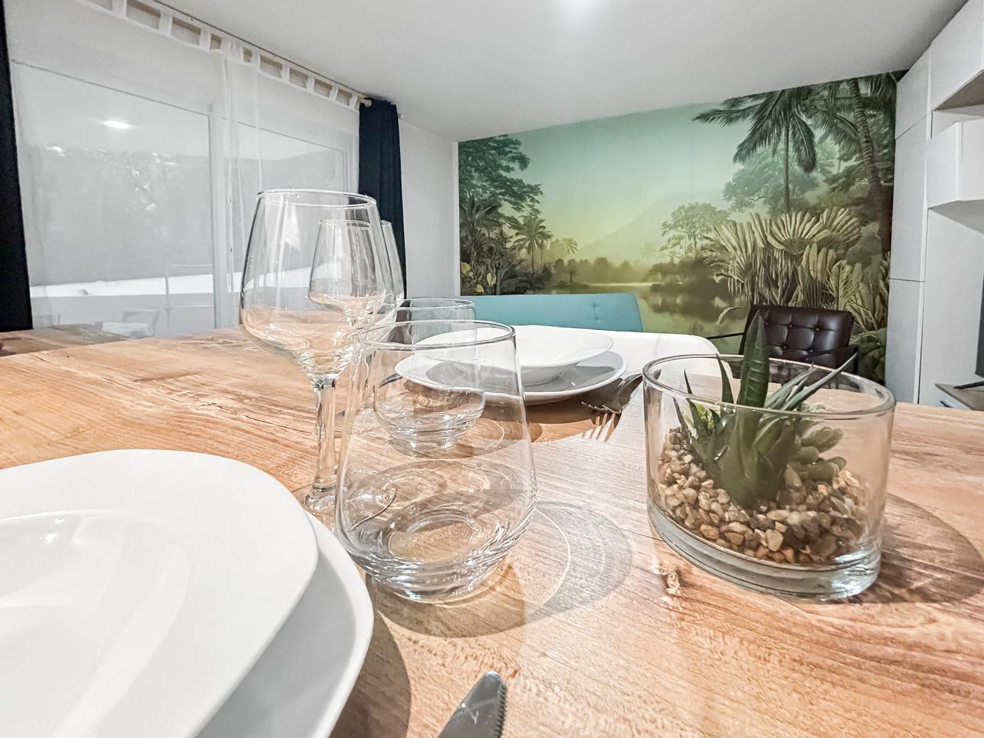 Appartamento Balcon, Parking, Piscine Et Clim' A 2 Pas Du Port Santa Lucia Saint-Raphaël Esterno foto